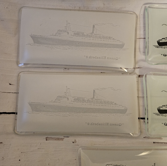 Vintage Set of Five Queen Elizabeth 2 Ship Small Plates - Picture 8 of 10